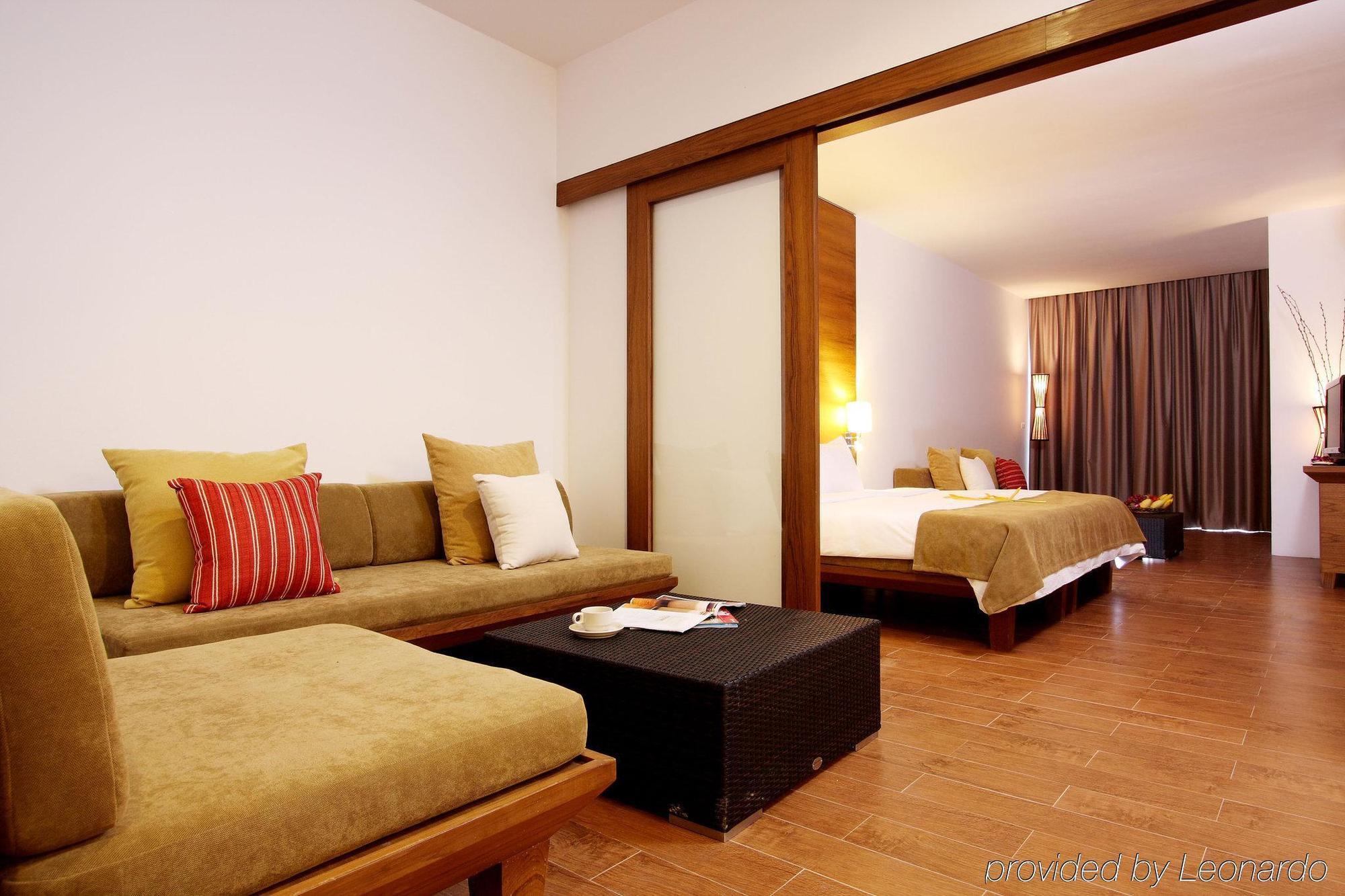 Kamala Beach Inn Phuket 외부 사진